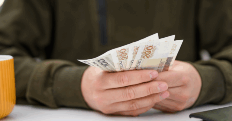 Navigating Financial Needs: Choosing the Right Money Lender in Singapore